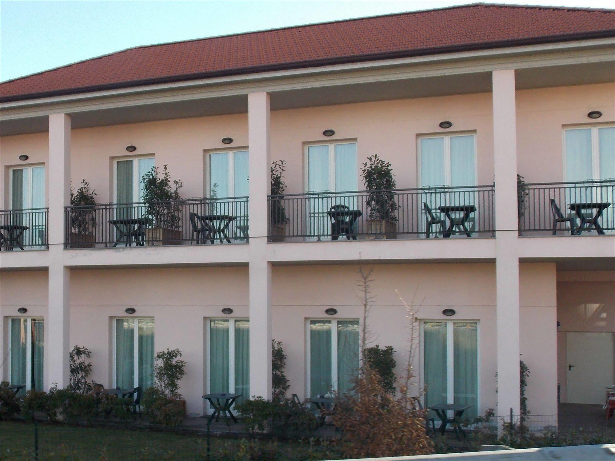 Hotel David Sesto Calende Exterior photo